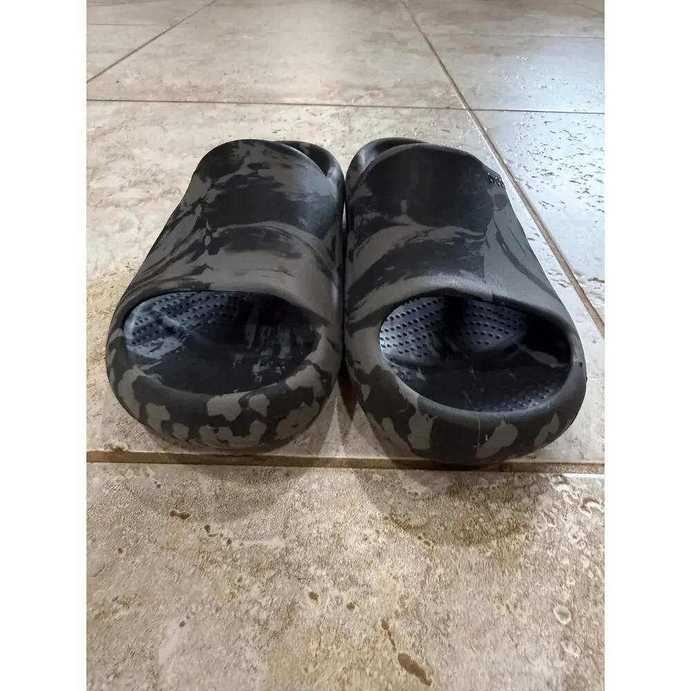 Crocs Mellow Recovery Slides – Gray Camo – mens size 9